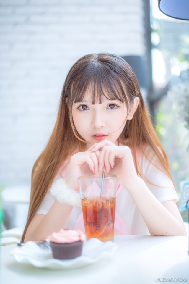 虽然面色依旧沉着，但此刻看着四面八方几乎是一面倒的战斗，除了等死，陈到没有任何办法。